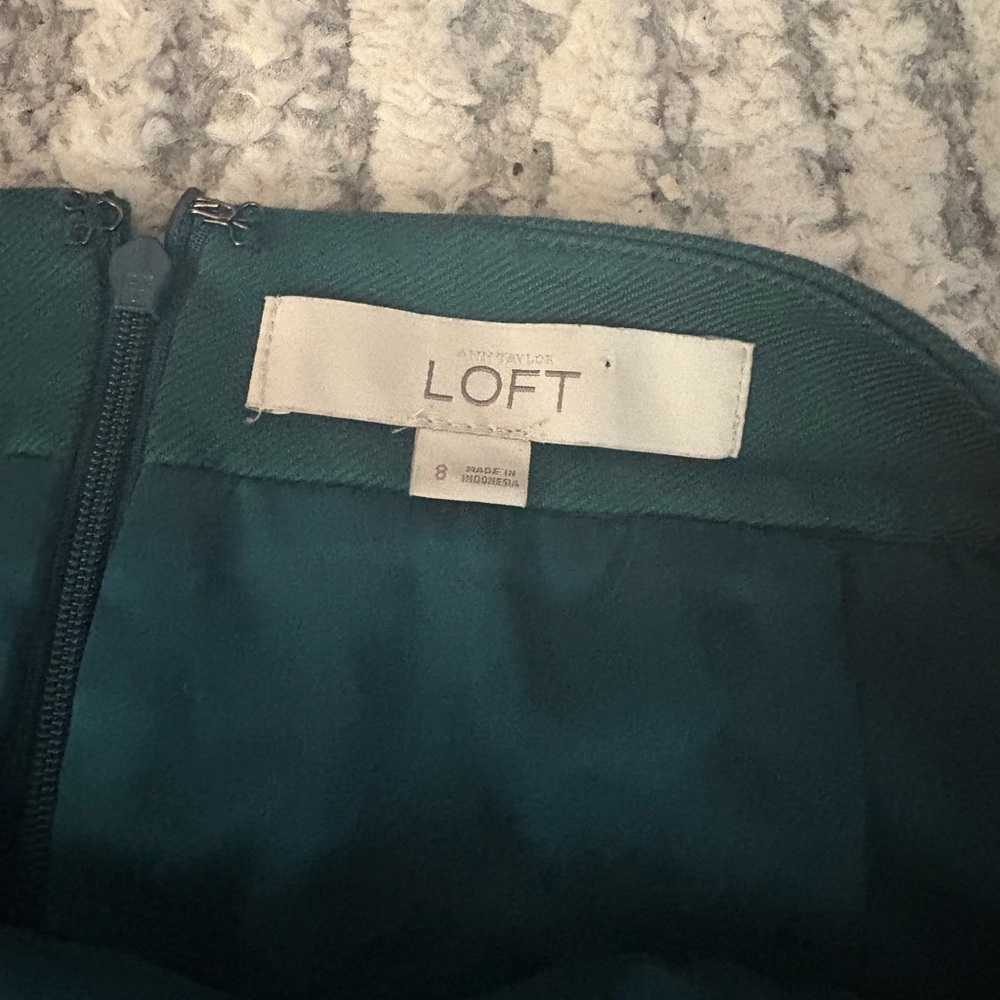 Ann Taylor Loft green button straight career skirt size 8 - Picture 3 of 4
